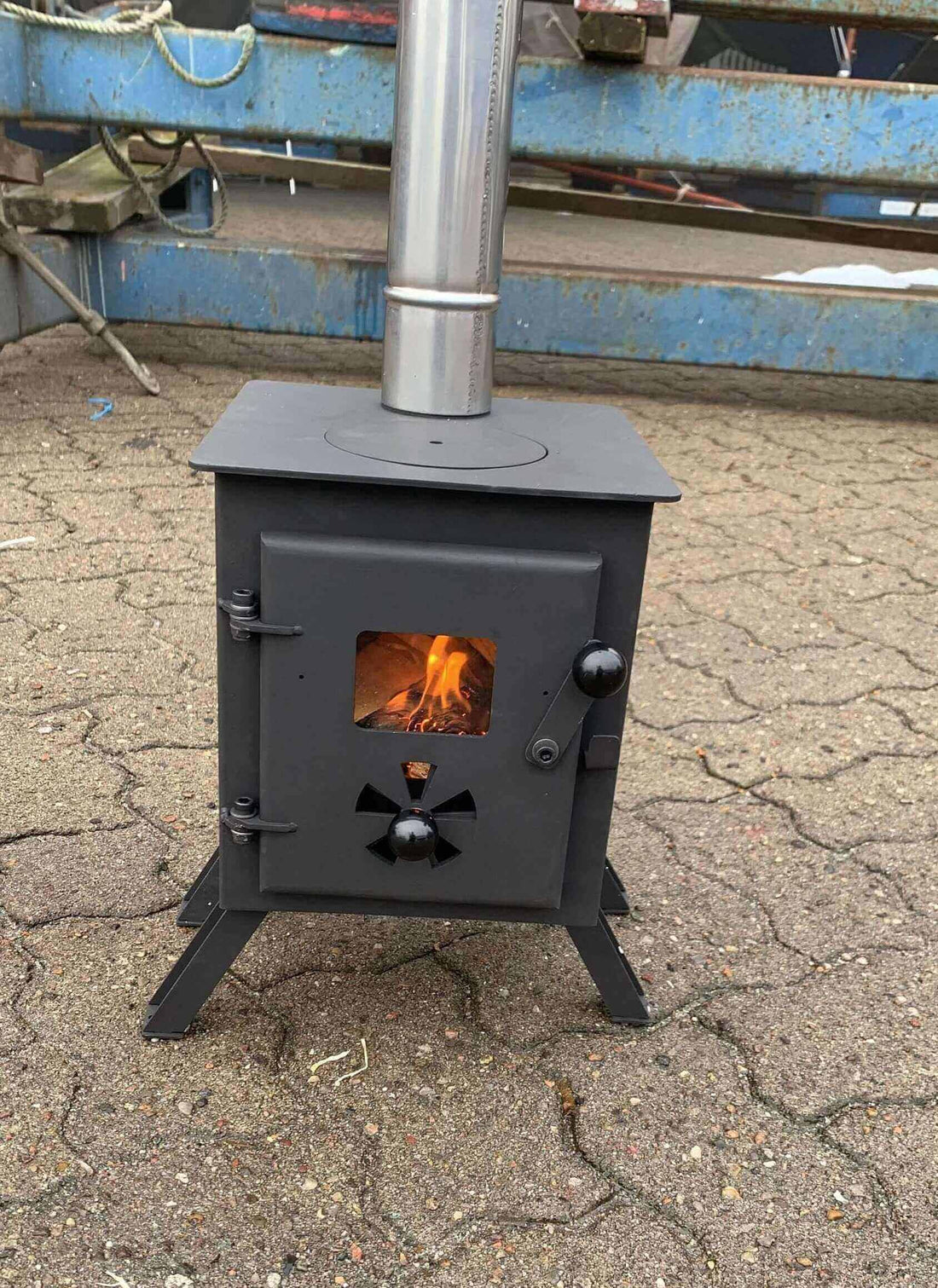 How to choose a wood stove for a tiny house?