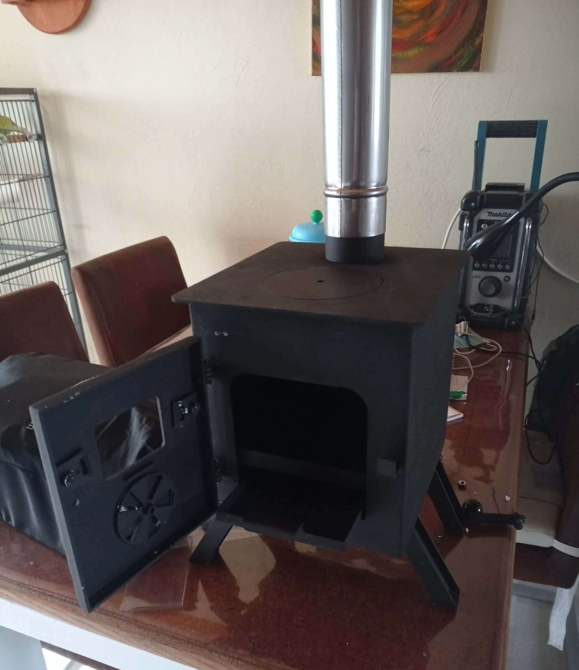 Wood stove for small spaces